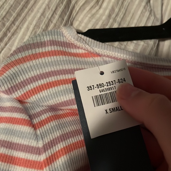 Hollister cherry long sleeve shirt - Picture 3 of 4